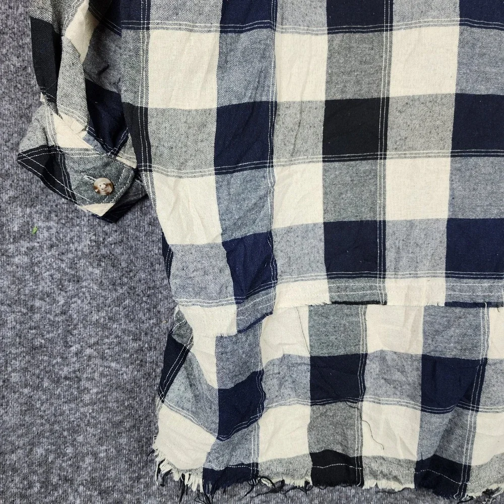 Easel Shirt Womens S ED14143 Navy Blue Cream Plaid Raw Hem Button Down EUC